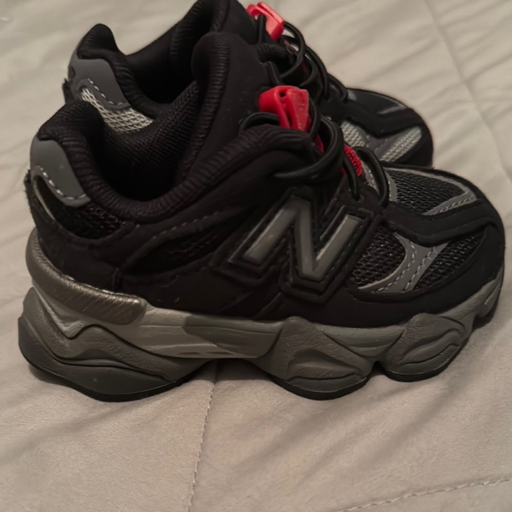 New Balance Kids' Black and Gray Sneakers with Red Accents